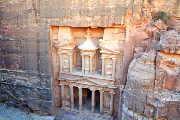 Oude stad petra in Jordanië gebouwd. — Stockfoto