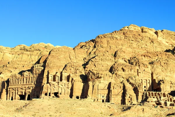 Oude stad petra in Jordanië gebouwd. — Stockfoto