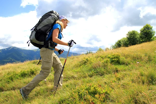 Escursioni estive in montagna. — Foto Stock