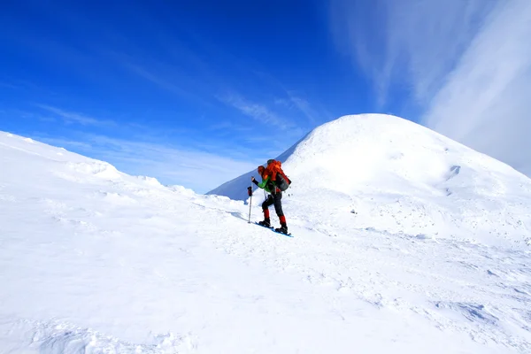 スノー冬のハイキング. — ストック写真