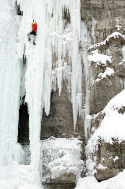 buz şelalesi tırmanışı.