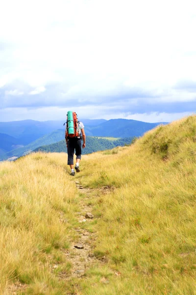 Escursioni estive in montagna. — Foto Stock