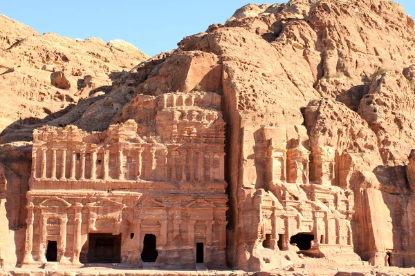 Oude stad petra in Jordanië gebouwd. — Stockfoto