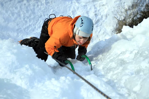 Hielo escalando la cascada . —  Fotos de Stock