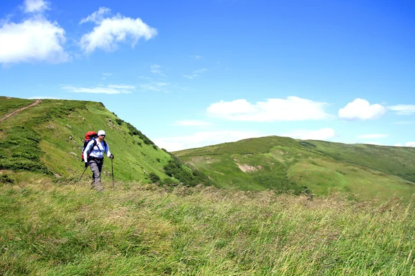 Escursioni estive in montagna. — Foto Stock