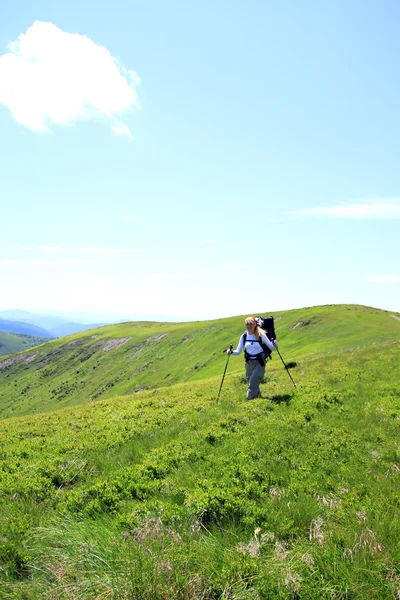 Summer hiking in the mountains. — Stock Photo, Image