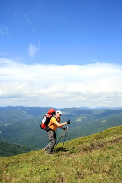 Escursioni estive in montagna. — Foto Stock