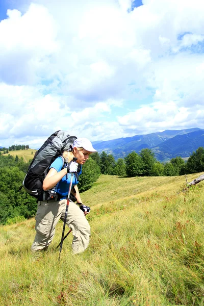 Escursioni estive in montagna. — Foto Stock