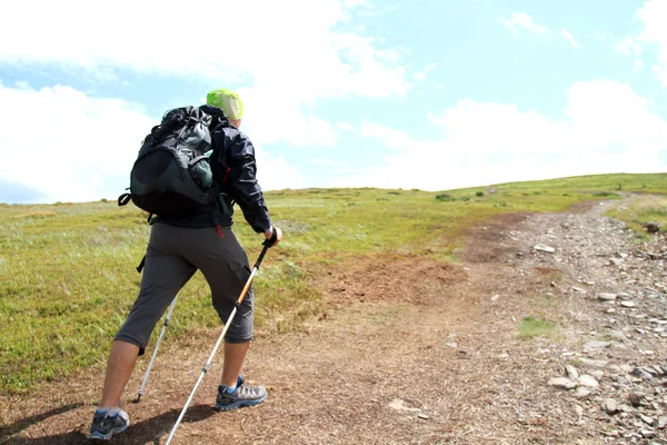 Escursioni estive in montagna. — Foto Stock