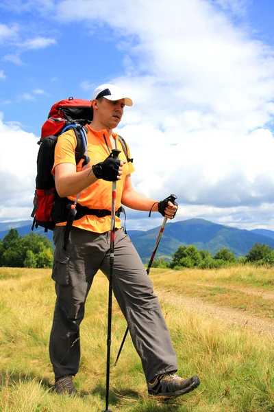 Escursioni estive in montagna. — Foto Stock