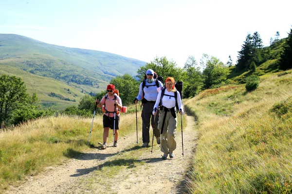 Escursioni estive in montagna. — Foto Stock