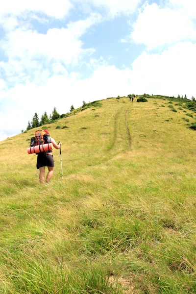 Escursioni estive in montagna. — Foto Stock