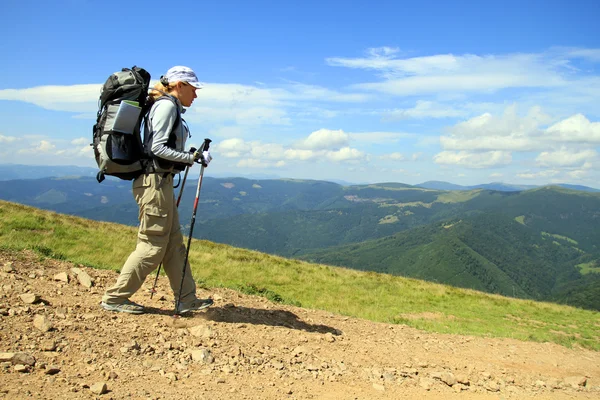 Escursioni estive in montagna. — Foto Stock