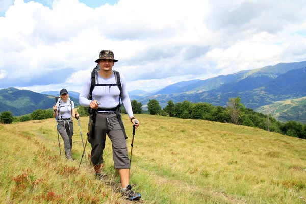 Escursioni estive in montagna. — Foto Stock