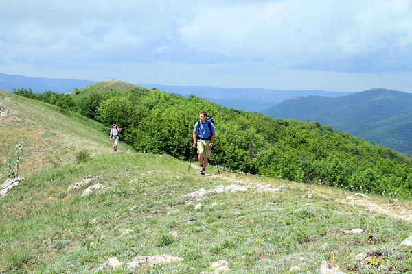 Escursioni estive in montagna. — Foto Stock