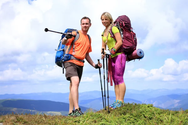 Sommar vandring i bergen. — Stockfoto