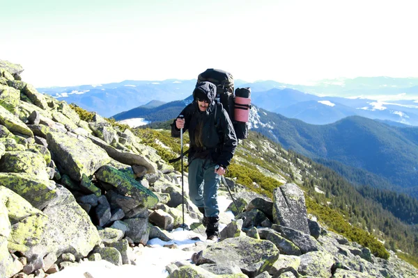 Spring hiking. — Stock Photo, Image