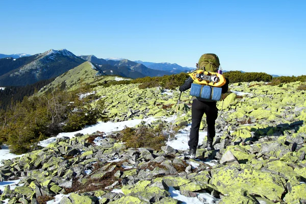 Spring hiking. — Stock Photo, Image