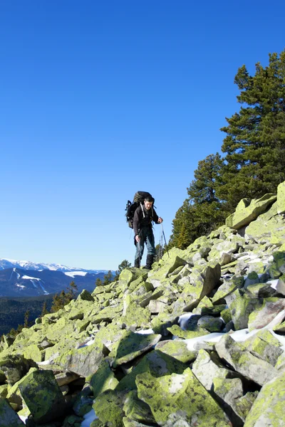 Caminhada na montanha . — Fotografia de Stock