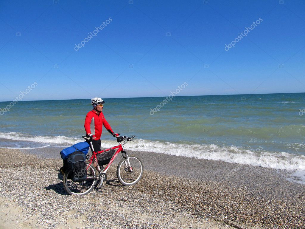 Cyclist on the beach. Stock Photo by ©vetal1983 46671277