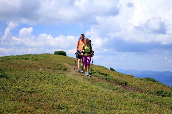 Escursioni estive in montagna. — Foto Stock