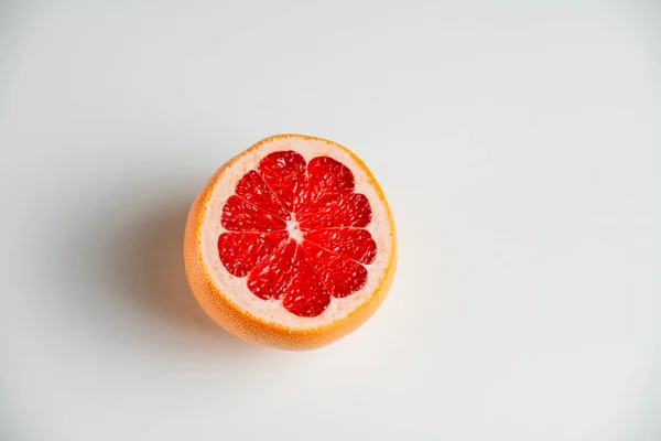 Rote Reife Grapefruit Isoliert Auf Weißem Hintergrund — Stockfoto