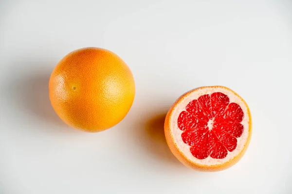 Rote Reife Grapefruit Isoliert Auf Weißem Hintergrund — Stockfoto