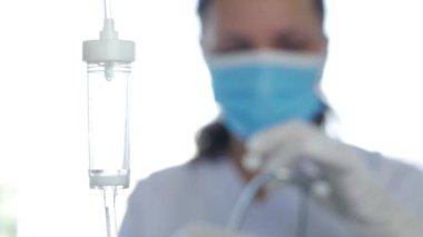 Coronavirus, Doktor Koruyucu Yüz Maskesi Giyin, Hastanedeki Salon 'daki Hastalara Danışmanlık, İlaç, İlaç, Tıbbi Personel, Uyuşturucu