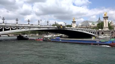 Kargo Gemisi Taşımacılığı, Seine Nehri Paris, Günbatımında Seyahat Eden Turist Tekneleri