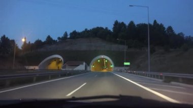 Otoyoldaki Trafik Aracı, Otoyol Tüneli, Metro, Sürücü Yunanistan