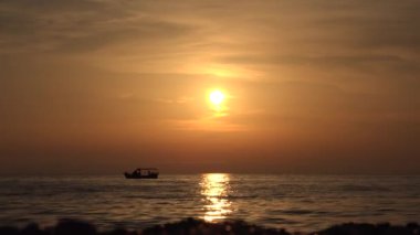Bulutlarda Güneş, Dramatik Günbatımı, Yumuşak Bulutta Güneşli Işınlar, Mavi Bulutlu Gökyüzünde Güneş Işıkları, Yazın Fırtınalı