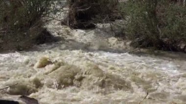 Şiddetli Sağanak Yağmurdan, Doğal Felaketten, Felaketten, Dağlardaki Çamurlu Akıntı Yağmurdan, Dereden Sonra