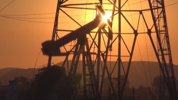 Ölpumpe Gasförderung Ölbohrungen Krise Der Benzinindustrie Förderung Von Brennstoffen Zur — Stockvideo