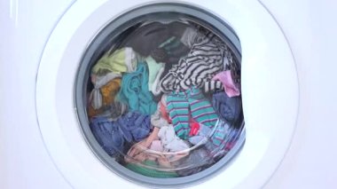 Çamaşır makinası yıkama, temizlik temizlik temizlik işleri, çamaşırhanede çalışmak, araba yıkama, ev işleri, sağlık hizmetleri.