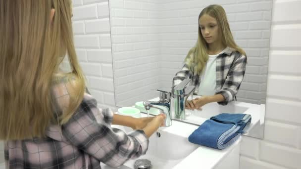 Girl Washing Hands Kid Child Disinfecting Coronavirus Pandemic Disinfectant Hospitals — Vídeo de stock