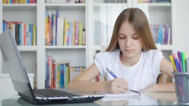 Çocuk Koronavirüs Salgını, Çocuk Öğrenme, Yazma Evi, Liseli Kız Evde Eğitim, Çevrimiçi Eğitim