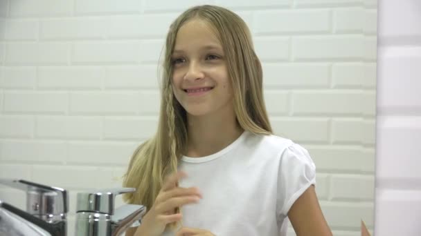 Girl Brushing Hair Mirror Adolescent Kid Hair Dressed Bathroom Teenager — Stockvideo