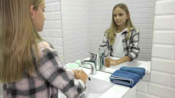 Child Washing Hands Kid Disinfecting Coronavirus Pandemic Outbreak Disinfectant Hospitals — стоковое видео