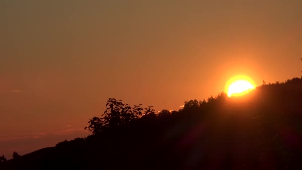 Amanecer Atardecer Las Montañas Rayos Sol Vista Alpina Paisaje Aventura — Vídeos de Stock