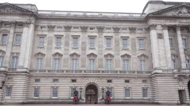 Londra Buckingham Sarayı, Silahlı İngiliz Muhafızlar Yürüyüşü ve Korumaları, Avrupa 'nın ünlü mekanları, binaları