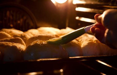 turtaları fırında yumurta karışımı ile kapak