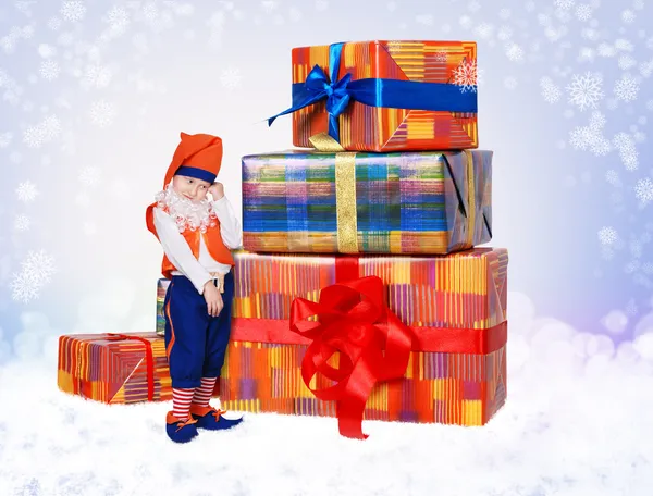 Little gnome with christmas gift boxes — Stock Photo, Image