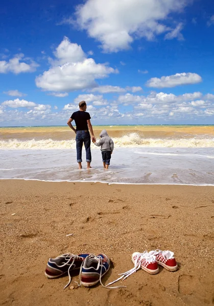 A piedi al giorno tempesta — Foto Stock