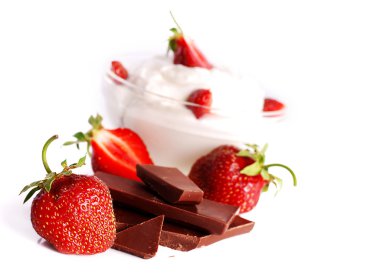 tatlı krema ve çilek ile