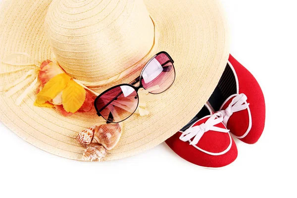 Καλοκαίρι καπέλο με τα κόκκινα παπούτσια — Φωτογραφία Αρχείου