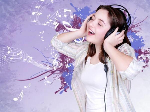 Portrait of singing teenage girl in headphones — Stock Photo, Image