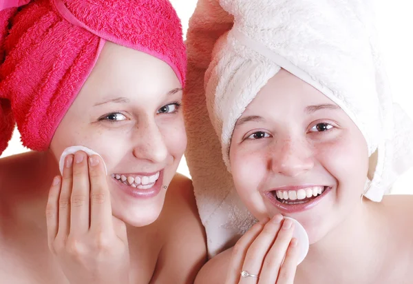 Two teenage girlfriends care for the face skin — Stock Photo, Image