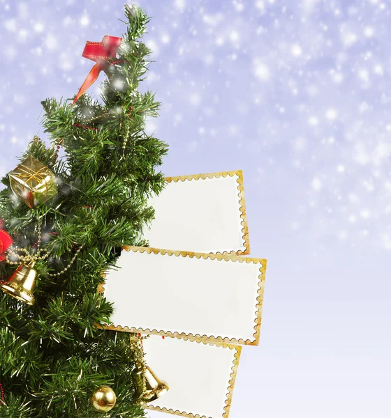Vánoční strom s Blahopřejné pohlednice — Stock fotografie