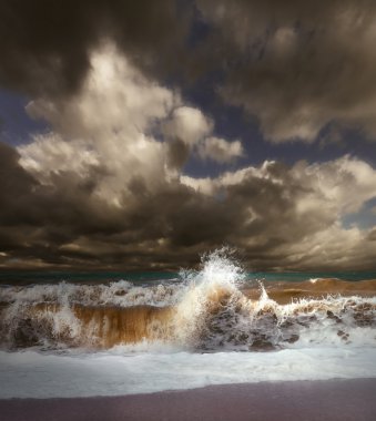 Deniz fırtınası peyzaj