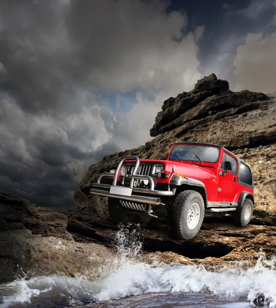 Offroad vehicle on the mountain terrain — Stock Photo, Image